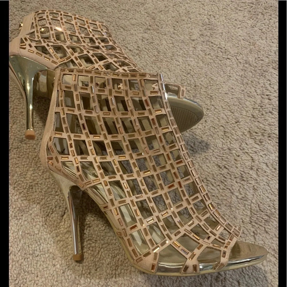 Liz-Form Shoes - Liz Form gold cut-out peep-toe stiletto heels - size 7.5